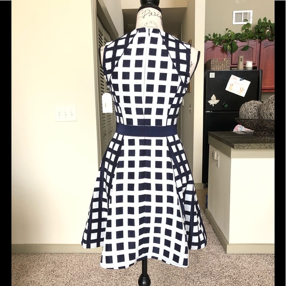 👗 Beautiful A-Line Dress 👗 - Picture 3 of 8